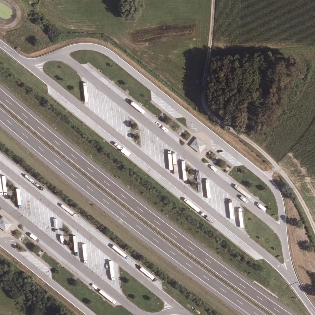 Luftbild (Orthofoto) des LKW-Parkplatzes Ohetal Nord aus dem Jahr 2022
