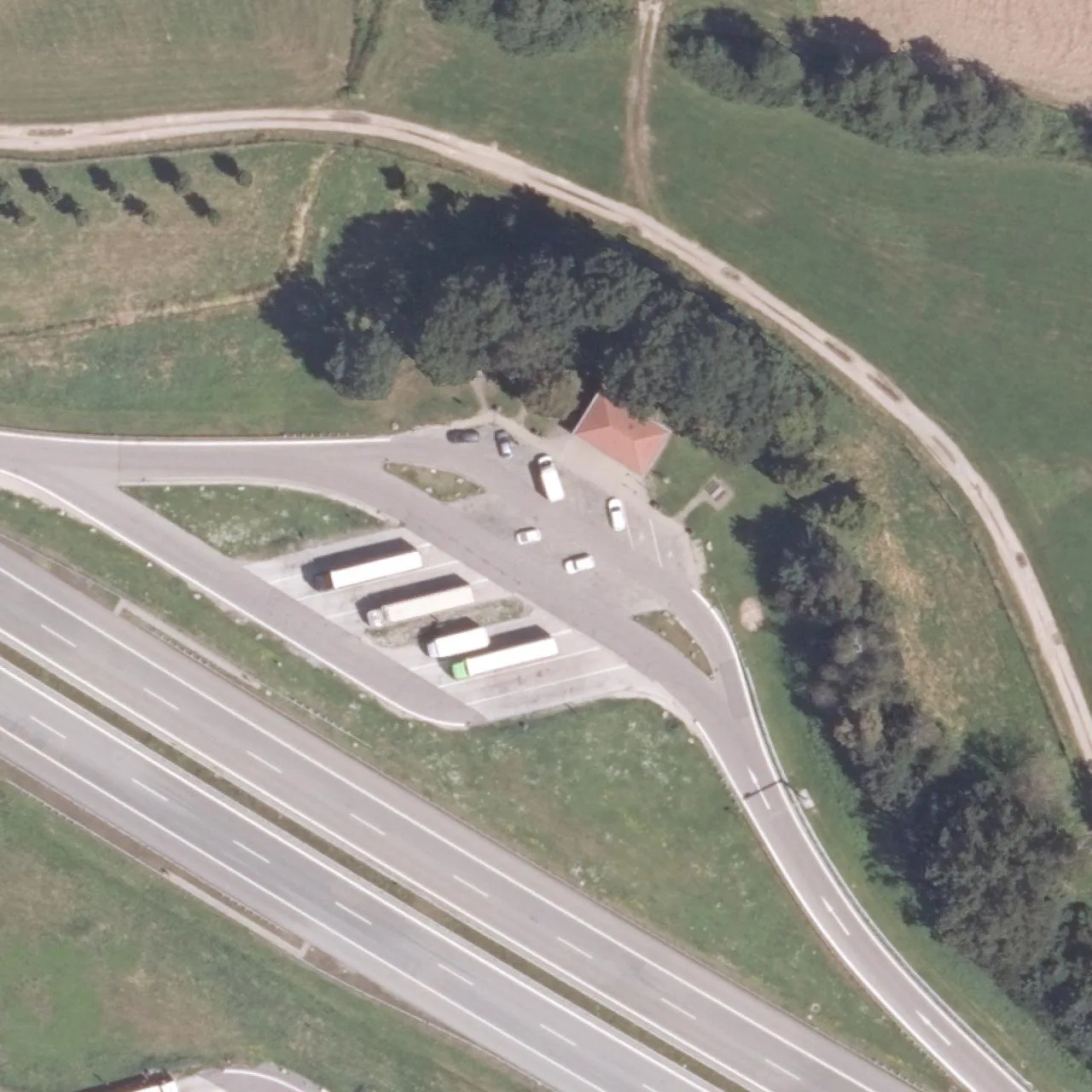 Luftbild (Orthofoto) des LKW-Parkplatzes Geigenbühl Nord aus dem Jahr 2022