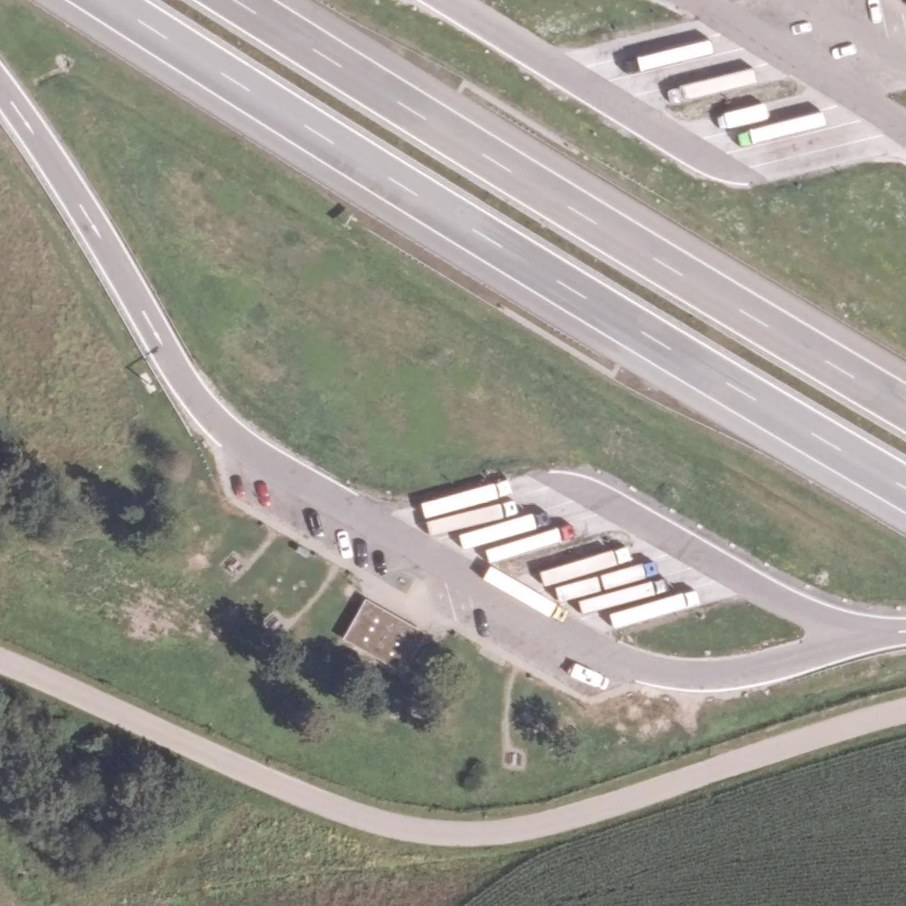 Luftbild (Orthofoto) des LKW-Parkplatzes Kronawitt Süd aus dem Jahr 2022