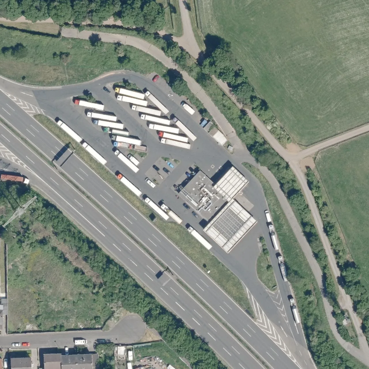Luftbild (Orthofoto) des LKW-Parkplatzes Schloß Röttgen Ost aus dem Jahr 2023