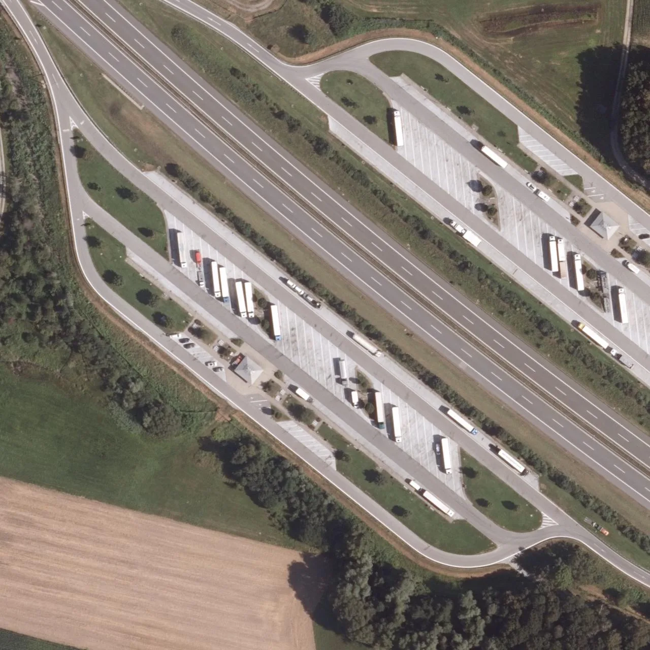 Luftbild (Orthofoto) des LKW-Parkplatzes Ohetal Süd aus dem Jahr 2022