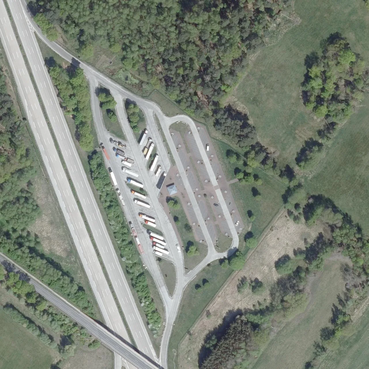 Aerial photo (orthophoto) of truck parking Springhorst Ost (Großburgwedel O) from 2025