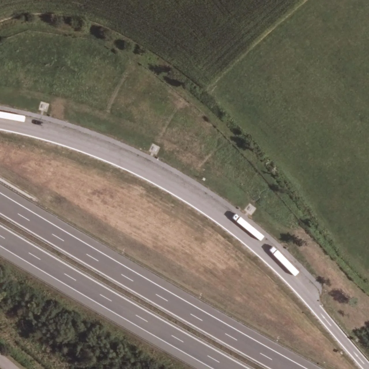 Luftbild (Orthofoto) des LKW-Parkplatzes Birket Nord aus dem Jahr 2022