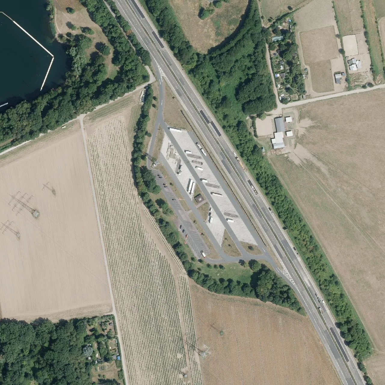 Luftbild (Orthofoto) des LKW-Parkplatzes Berghausen West aus dem Jahr 2023