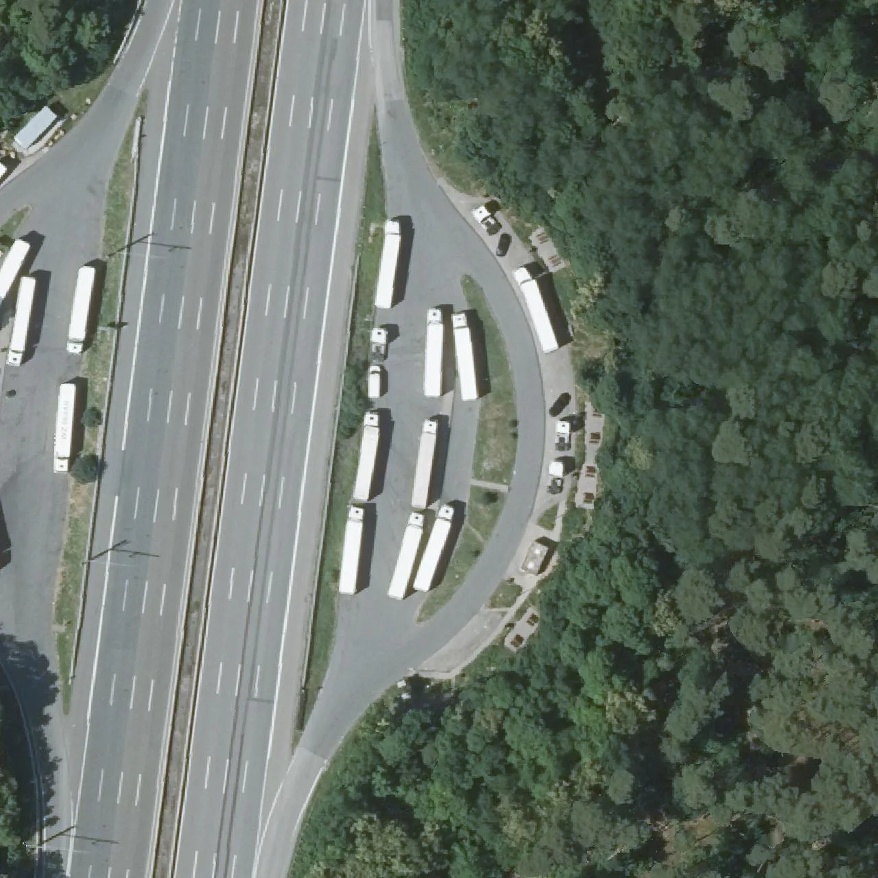 Aerial photo (orthophoto) of truck parking Täubcheshöhle from 2023
