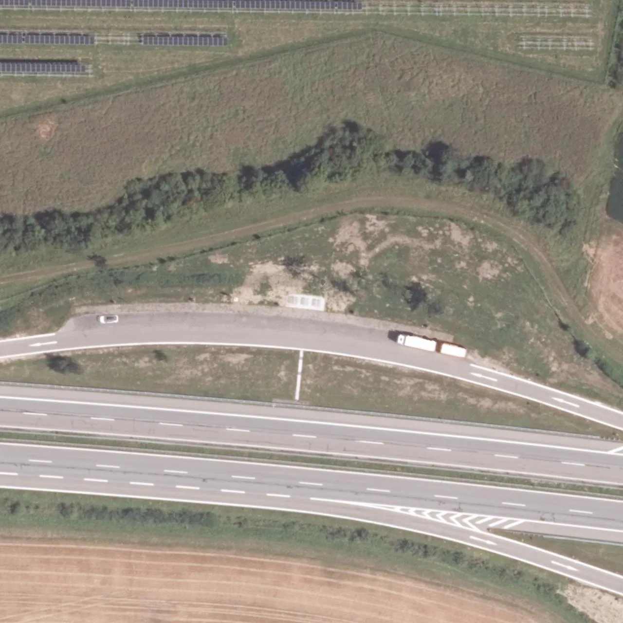 Luftbild (Orthofoto) des LKW-Parkplatzes Bayerwaldblick-Nord aus dem Jahr 2022