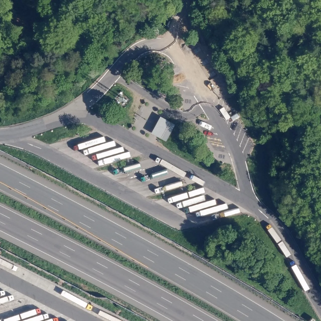 Luftbild (Orthofoto) des LKW-Parkplatzes Logebachtal (Ost) aus dem Jahr 2025
