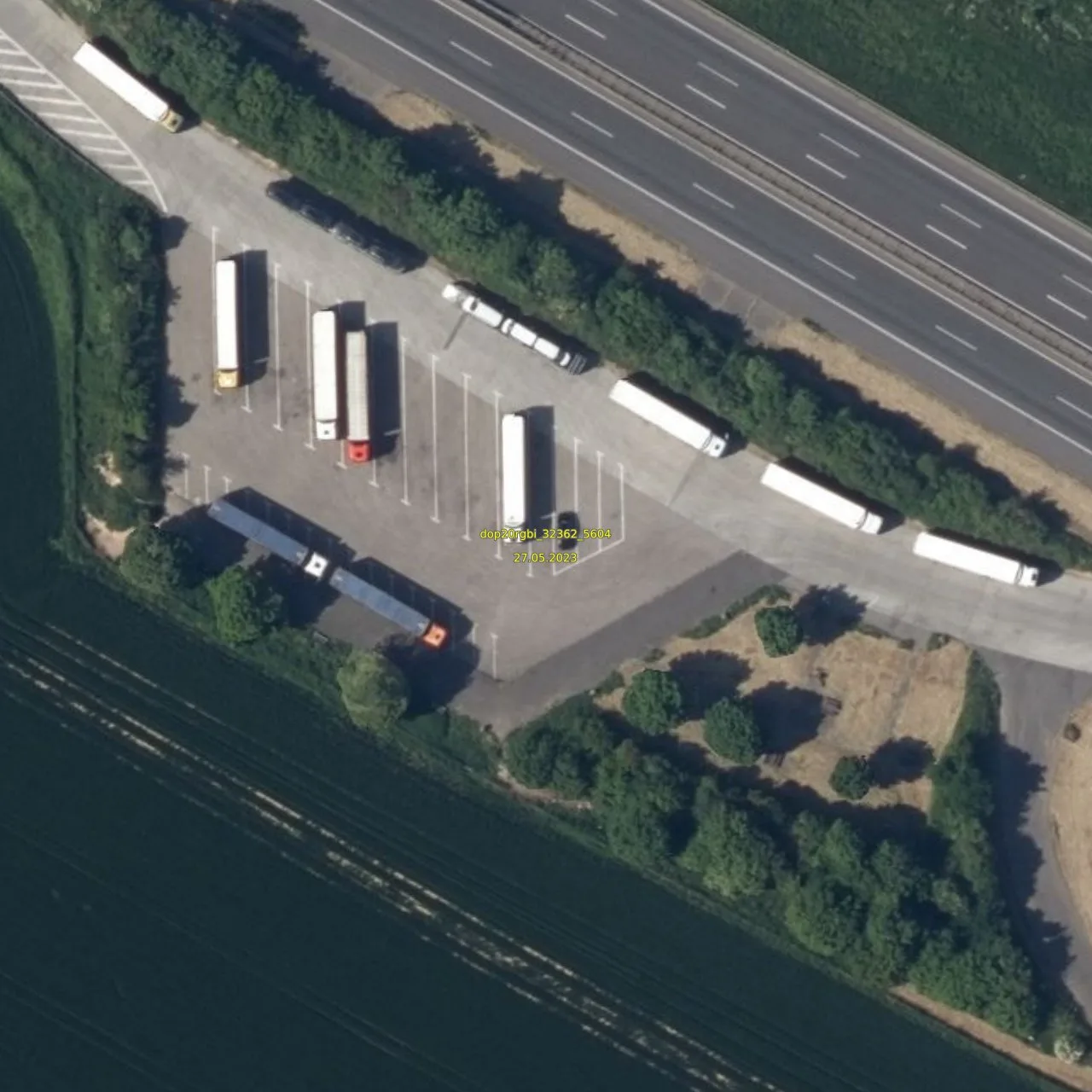 Luftbild (Orthofoto) des LKW-Parkplatzes Goldene Meile aus dem Jahr 2023