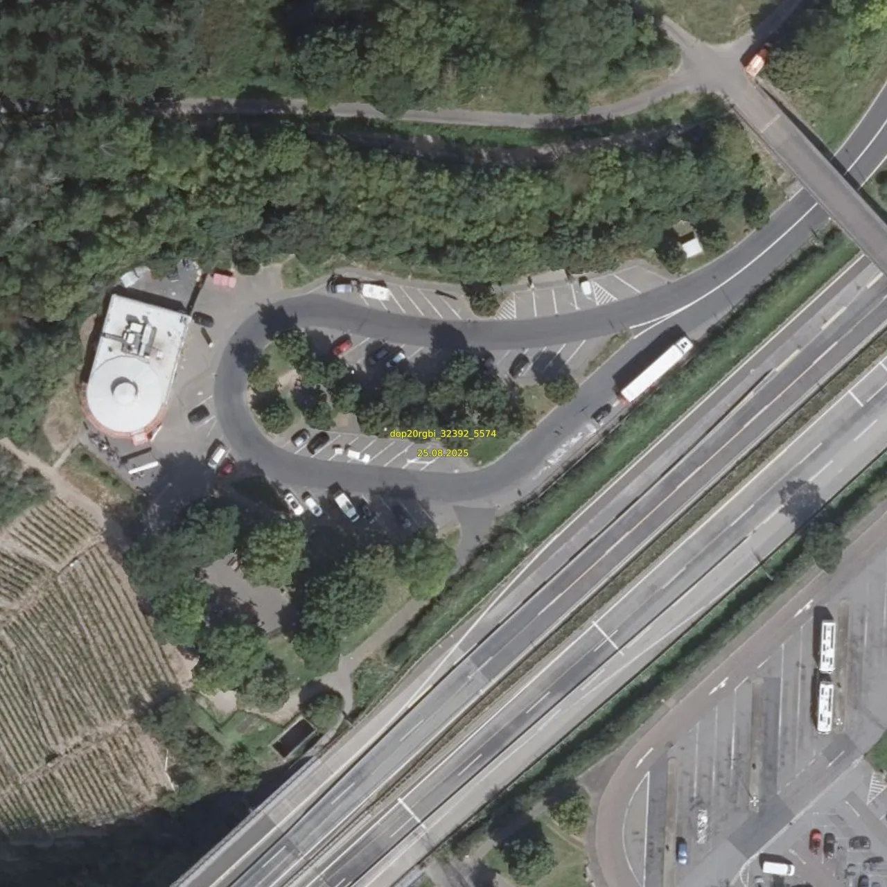 Luftbild (Orthofoto) des LKW-Parkplatzes Moseltal West  aus dem Jahr 2025