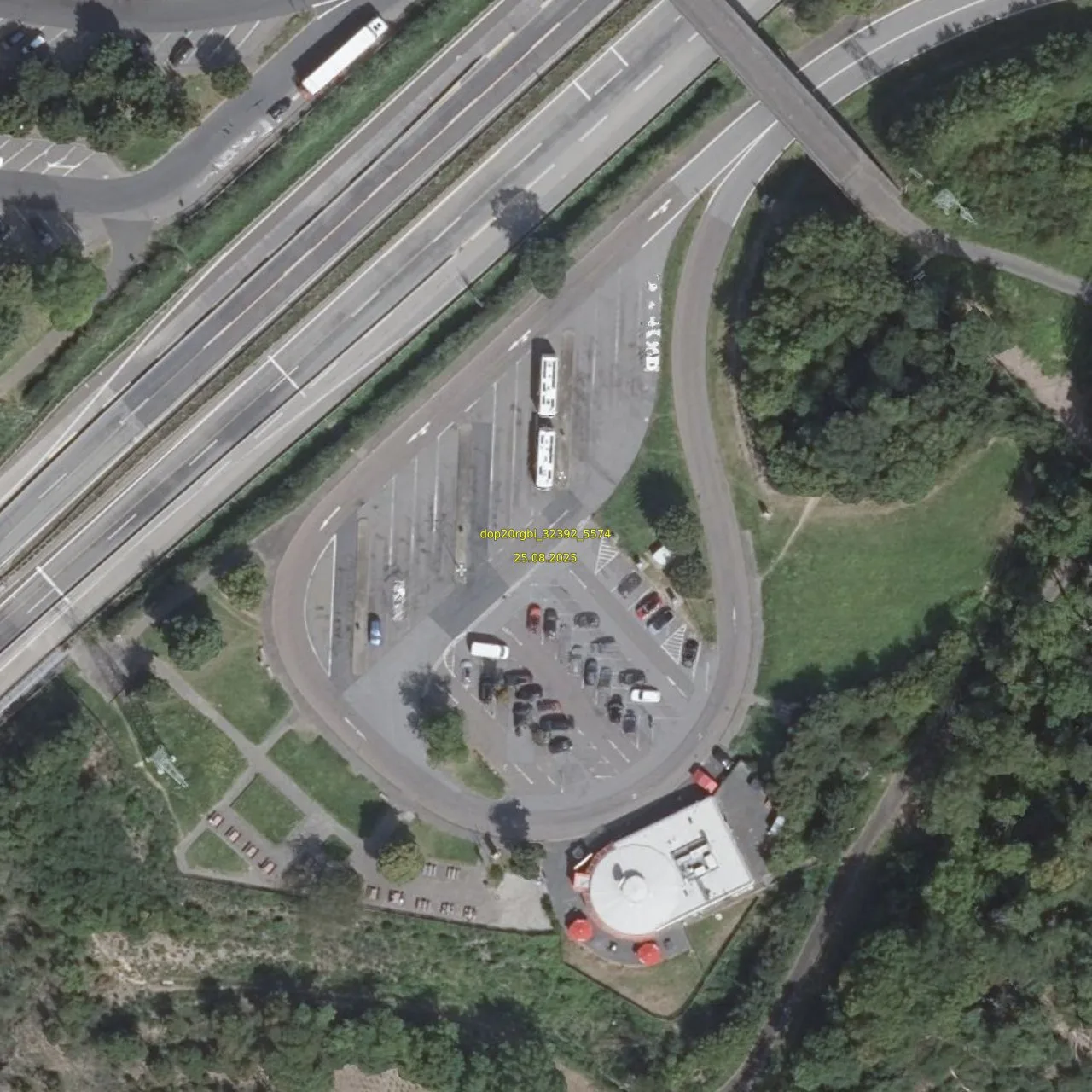 Luftbild (Orthofoto) des LKW-Parkplatzes Moseltal Ost aus dem Jahr 2025