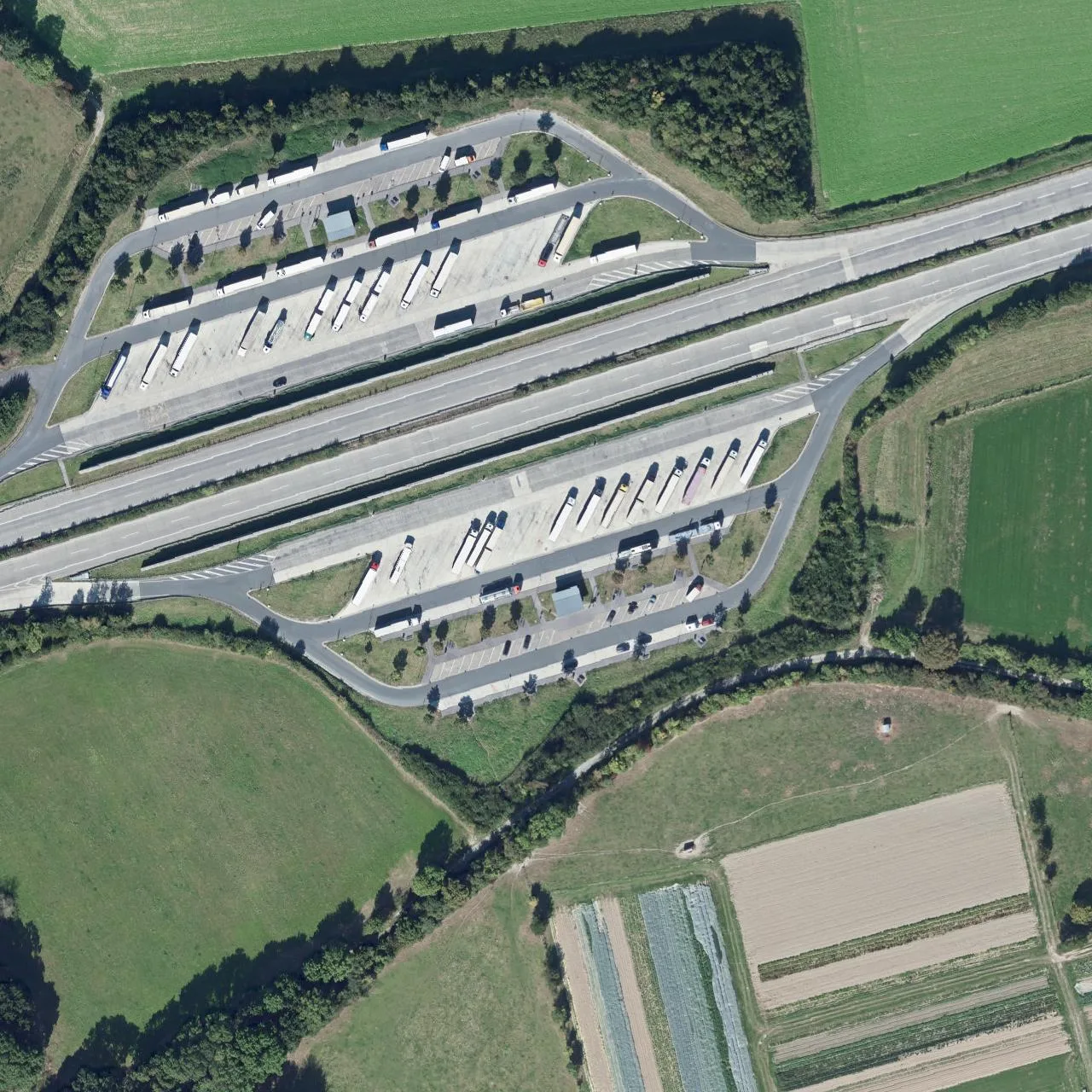 Aerial photo (orthophoto) of truck parking Röllingsergraben (Süd) from 2024