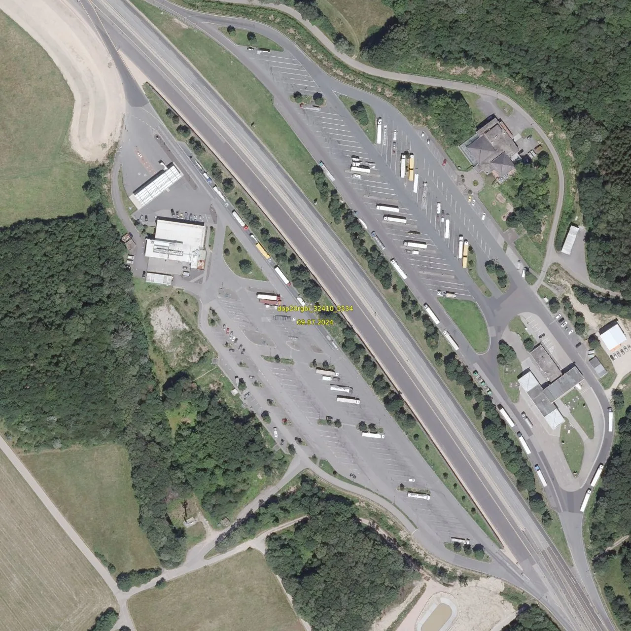 Luftbild (Orthofoto) des LKW-Parkplatzes Hunsrück West aus dem Jahr 2024