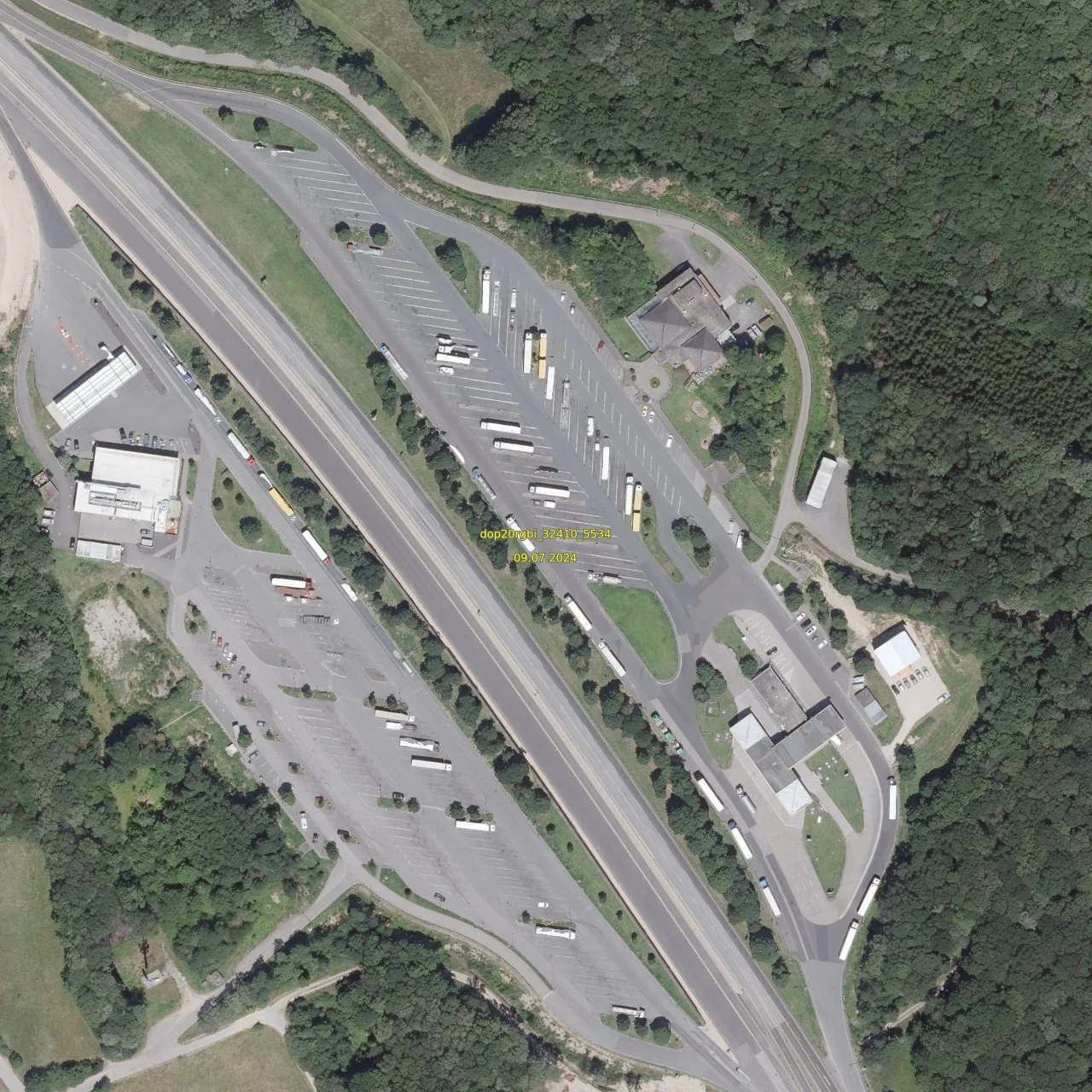 Luftbild (Orthofoto) des LKW-Parkplatzes Hunsrück Ost aus dem Jahr 2024