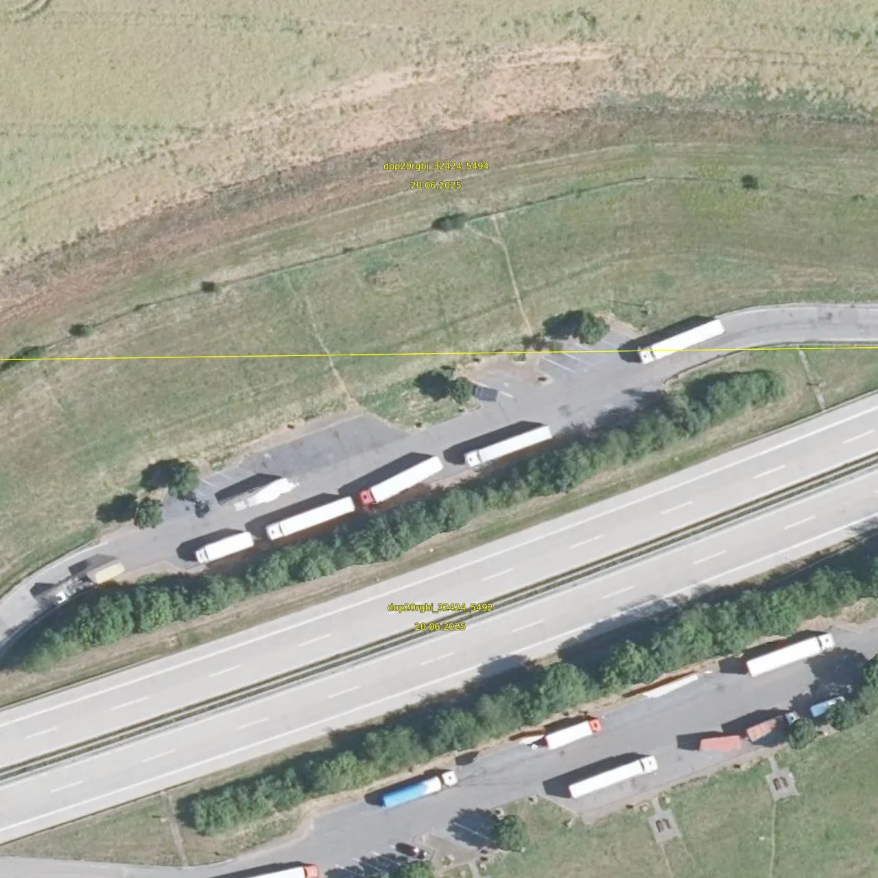 Luftbild (Orthofoto) des LKW-Parkplatzes Donnersberg West aus dem Jahr 2025