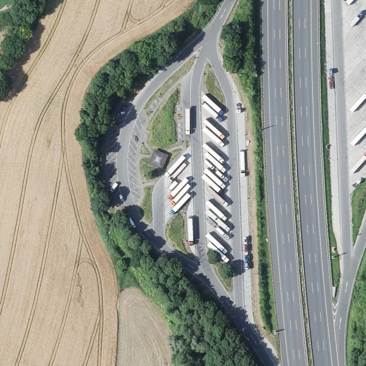 Luftbild (Orthofoto) des LKW-Parkplatzes Stindertal aus dem Jahr 2023