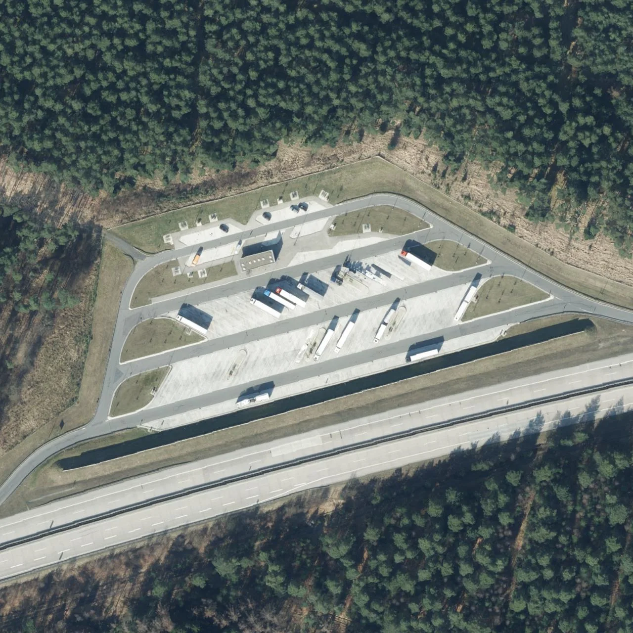 Aerial photo (orthophoto) of truck parking Engelmannsbäke Nord from 2025
