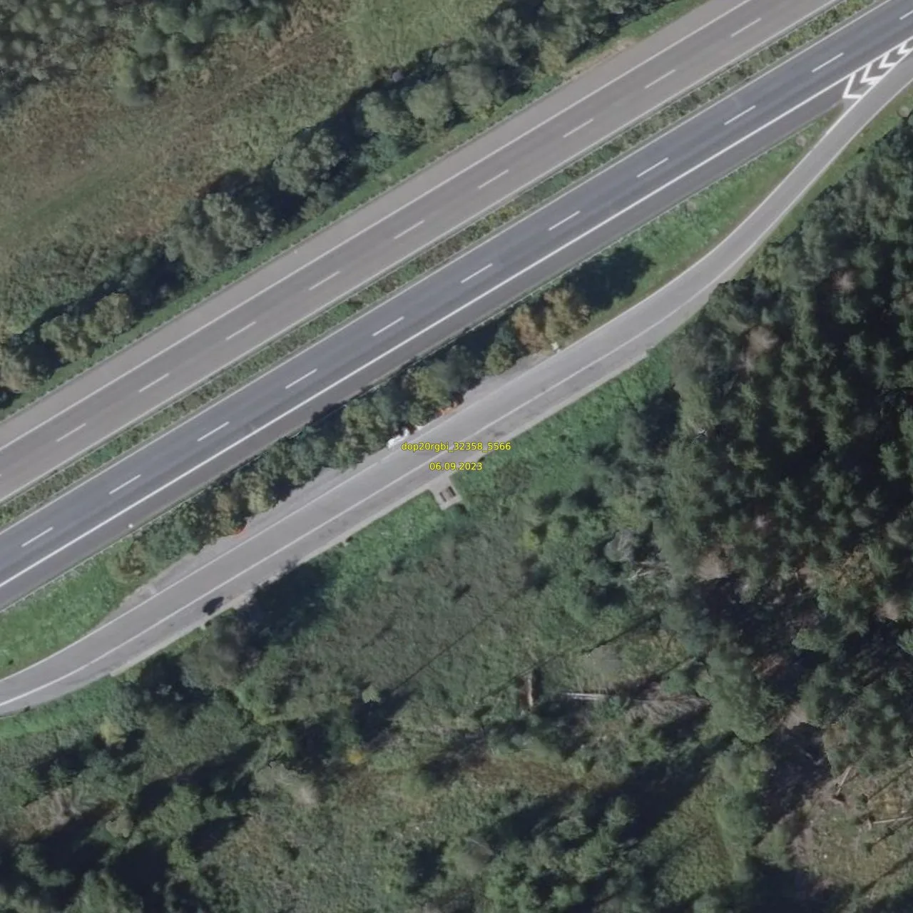 Luftbild (Orthofoto) des LKW-Parkplatzes Uersfeld aus dem Jahr 2023
