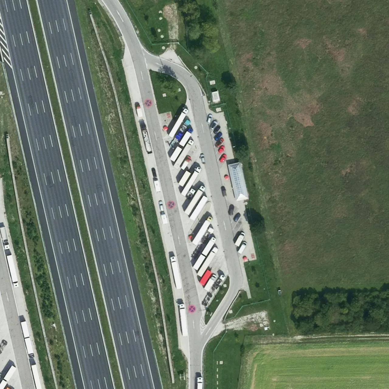 Aerial photo (orthophoto) of truck parking Echinger Gfild Ost from 2022