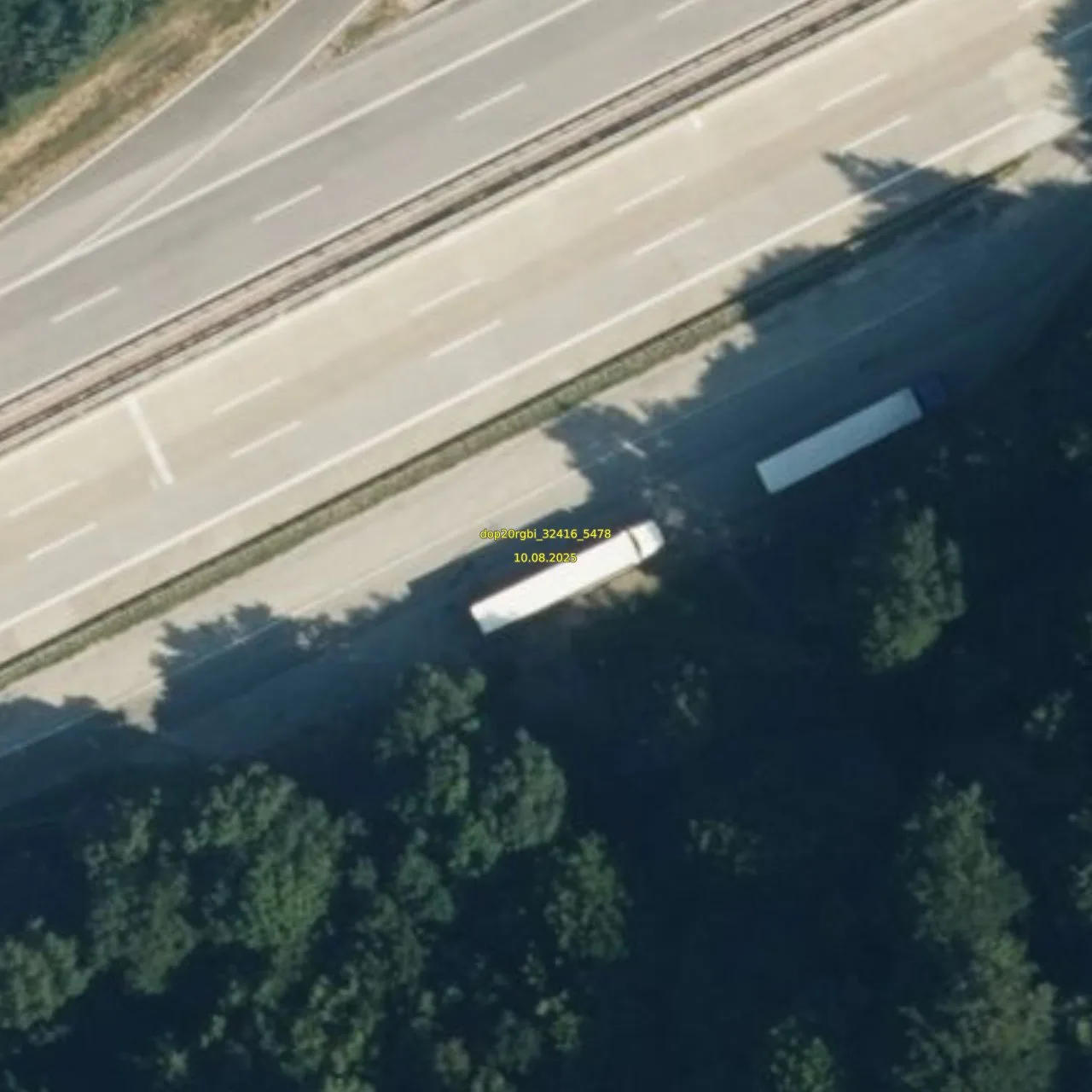 Luftbild (Orthofoto) des LKW-Parkplatzes Quaiders Berg aus dem Jahr 2025