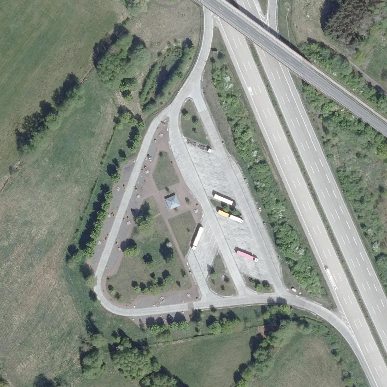 Aerial photo (orthophoto) of truck parking Seckbruch West (Großburgwedel W) from 2025