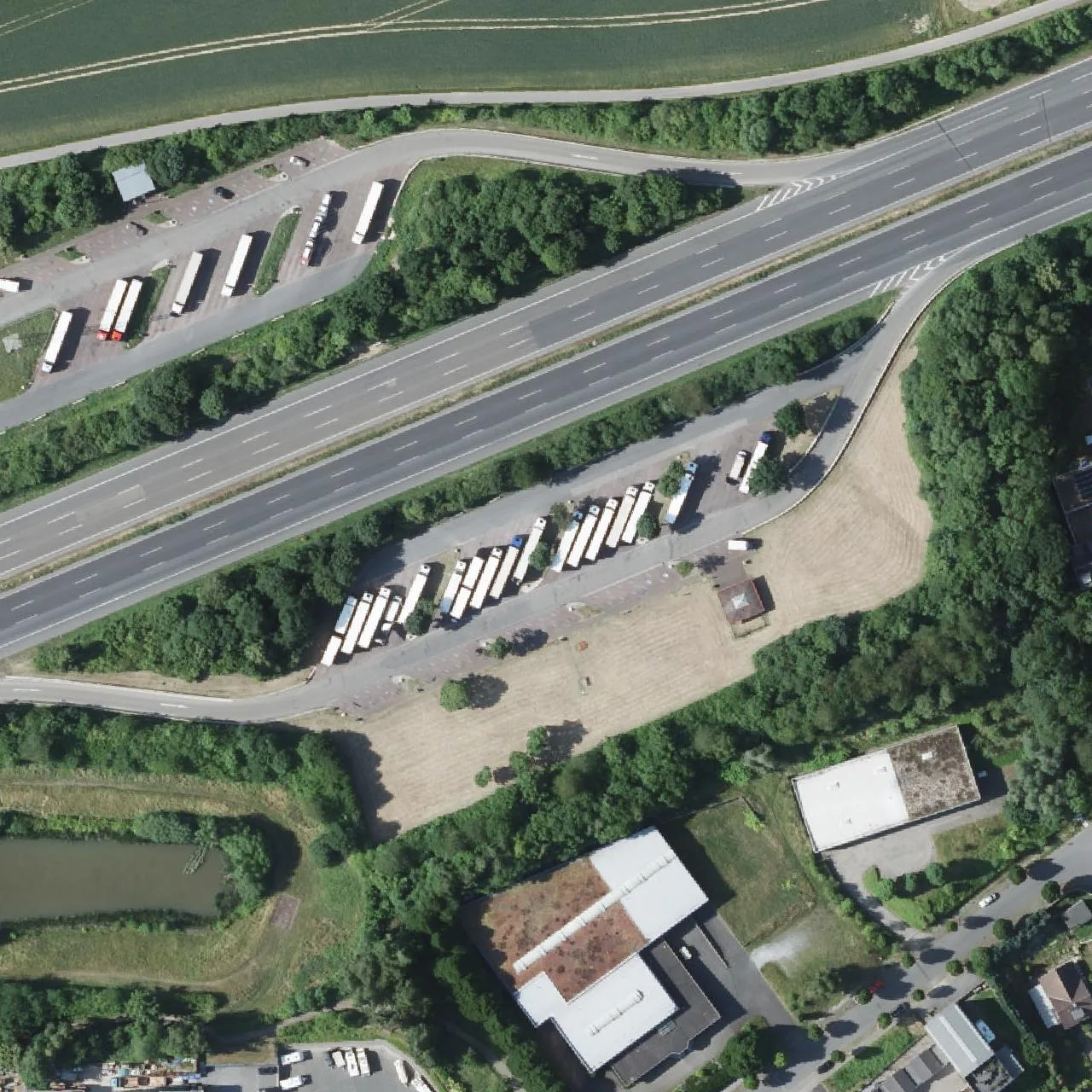 Luftbild (Orthofoto) des LKW-Parkplatzes Höfgen aus dem Jahr 2023