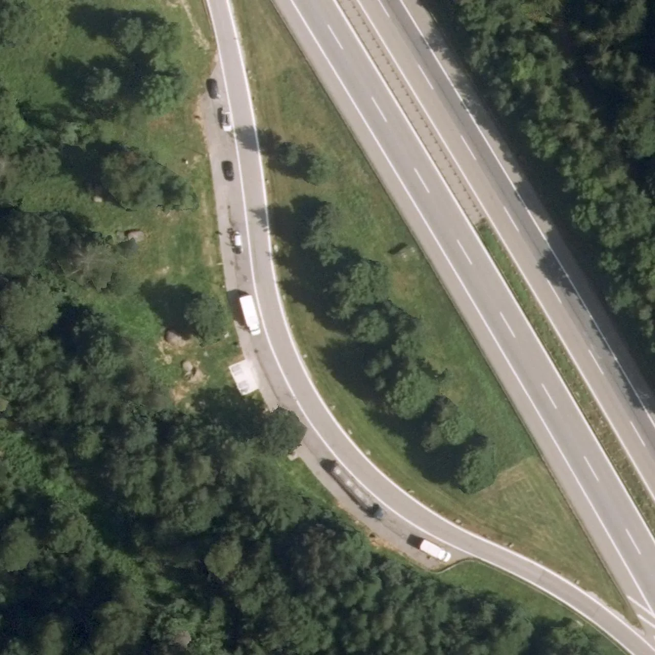 Luftbild (Orthofoto) des LKW-Parkplatzes Hammerbach Süd aus dem Jahr 2022