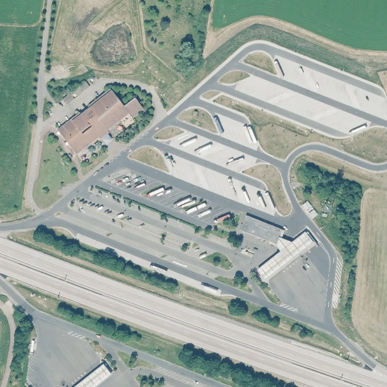 Aerial photo (orthophoto) of truck parking Linumer Bruch Nord from 2024