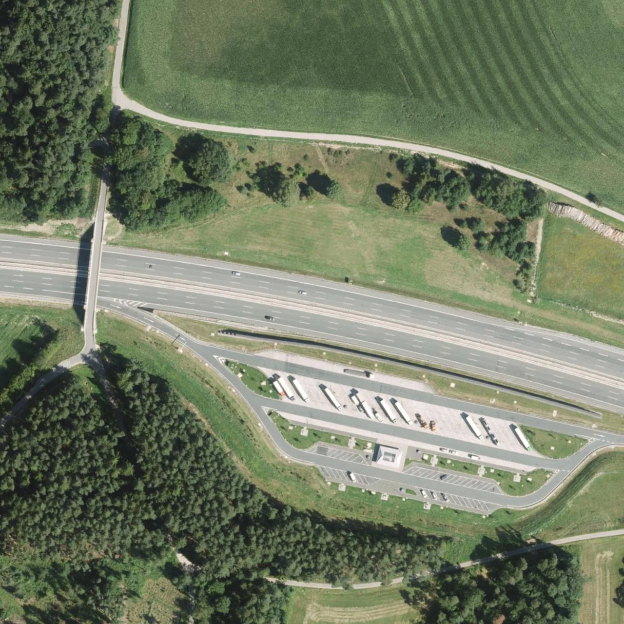 Aerial photo (orthophoto) of truck parking Obersambacher Wald Süd from 2023