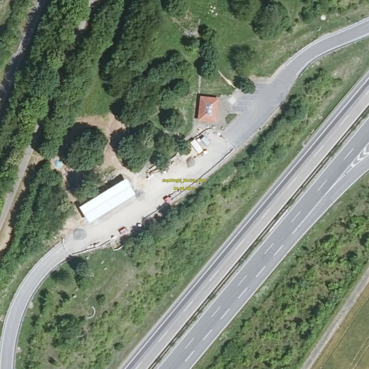 Luftbild (Orthofoto) des LKW-Parkplatzes Heuberger Hof West aus dem Jahr 2025