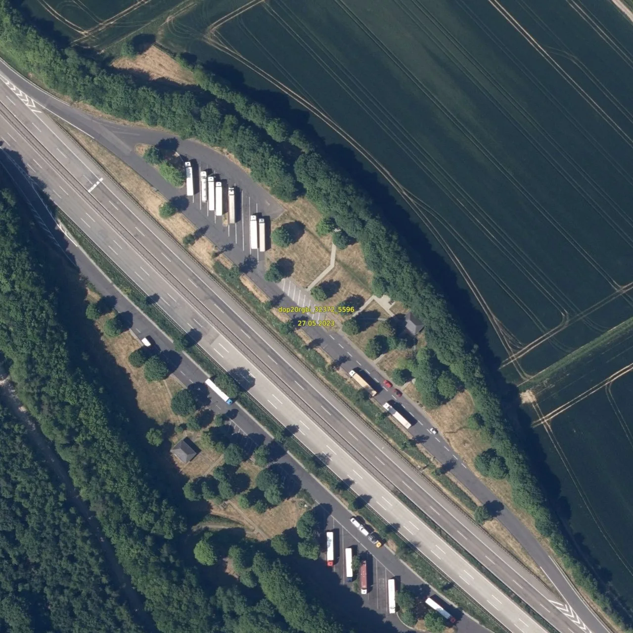 Luftbild (Orthofoto) des LKW-Parkplatzes Harterscheid aus dem Jahr 2023