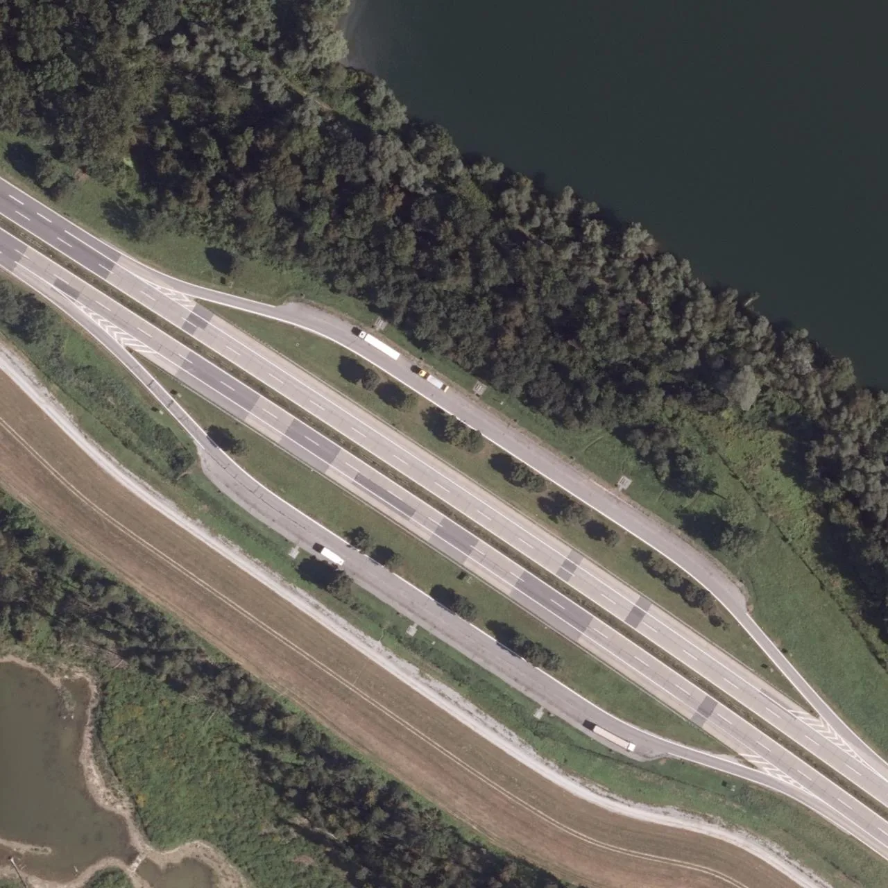 Luftbild (Orthofoto) des LKW-Parkplatzes Konsee Nord aus dem Jahr 2022