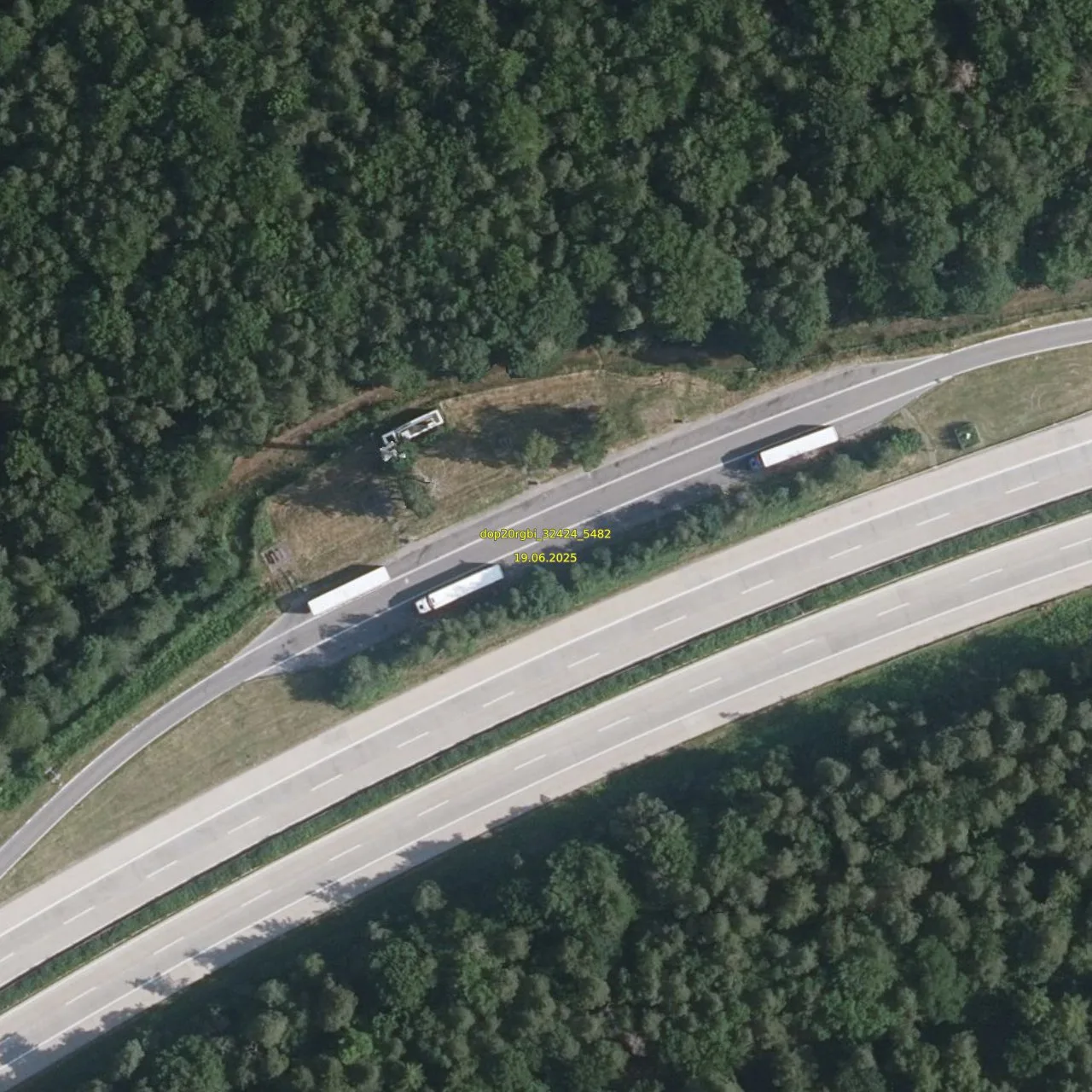 Luftbild (Orthofoto) des LKW-Parkplatzes Drehertal aus dem Jahr 2025