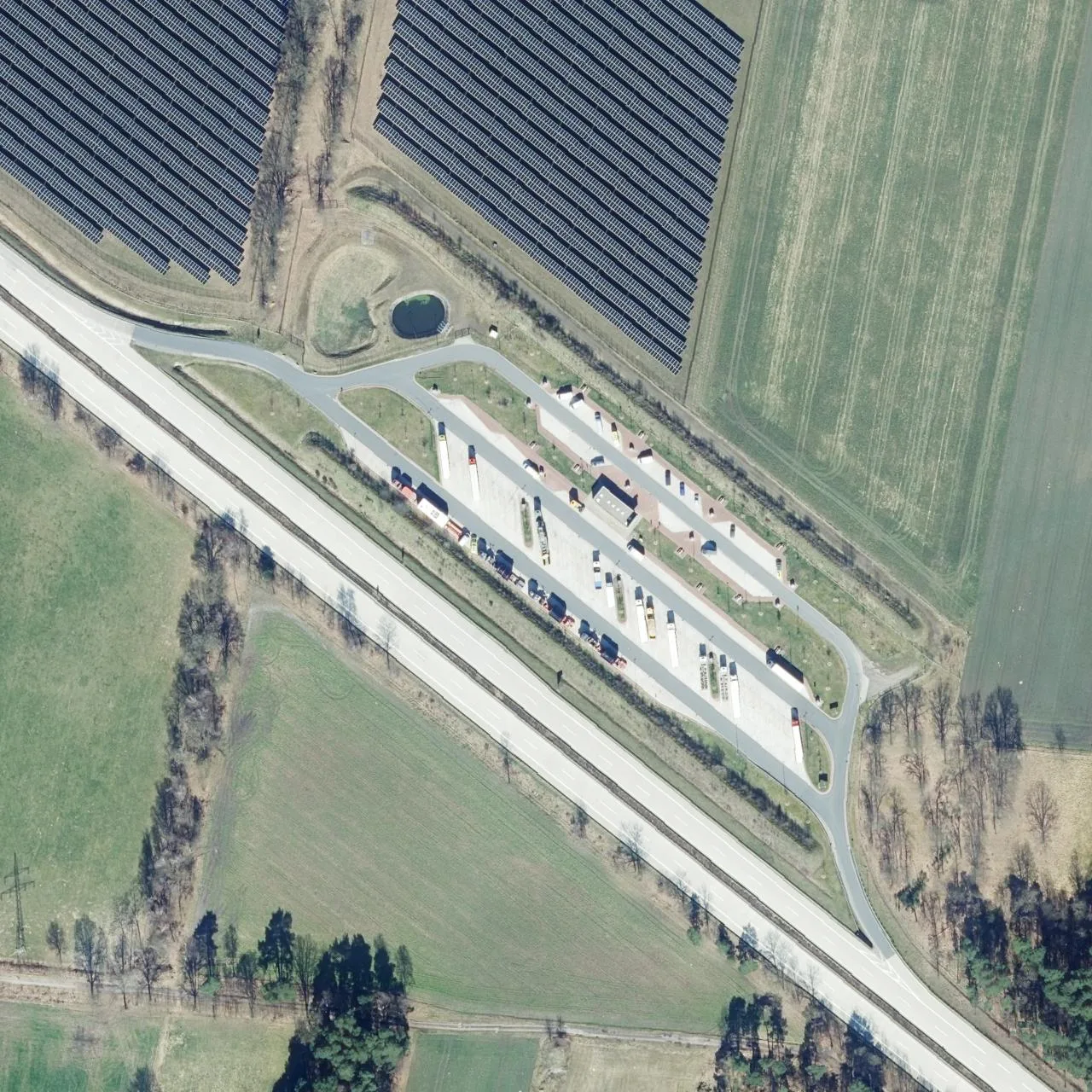 Aerial photo (orthophoto) of truck parking Krelinger Heide Nord (NI 33 N) from 2024