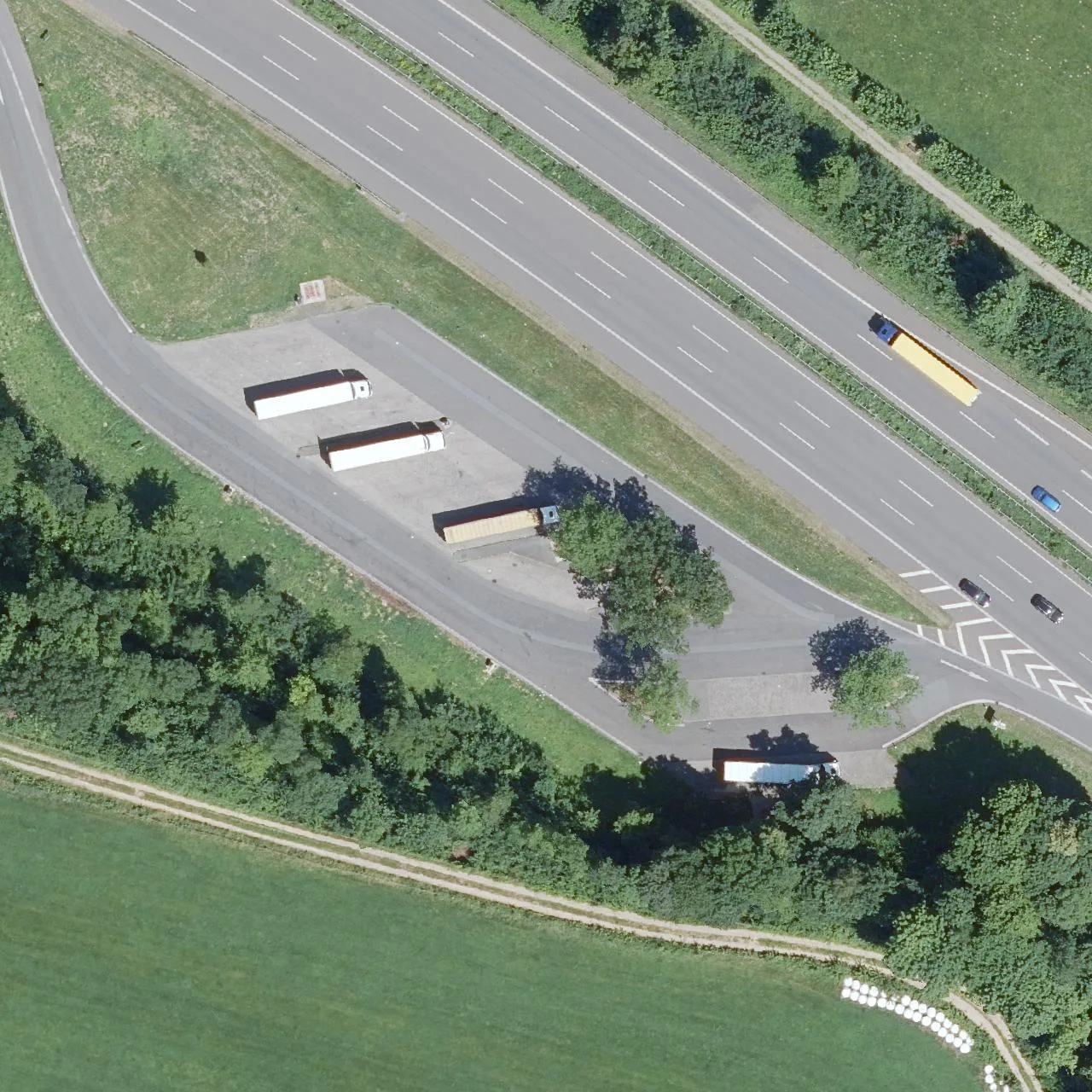 Luftbild (Orthofoto) des LKW-Parkplatzes Bellingroth Nord aus dem Jahr 2023