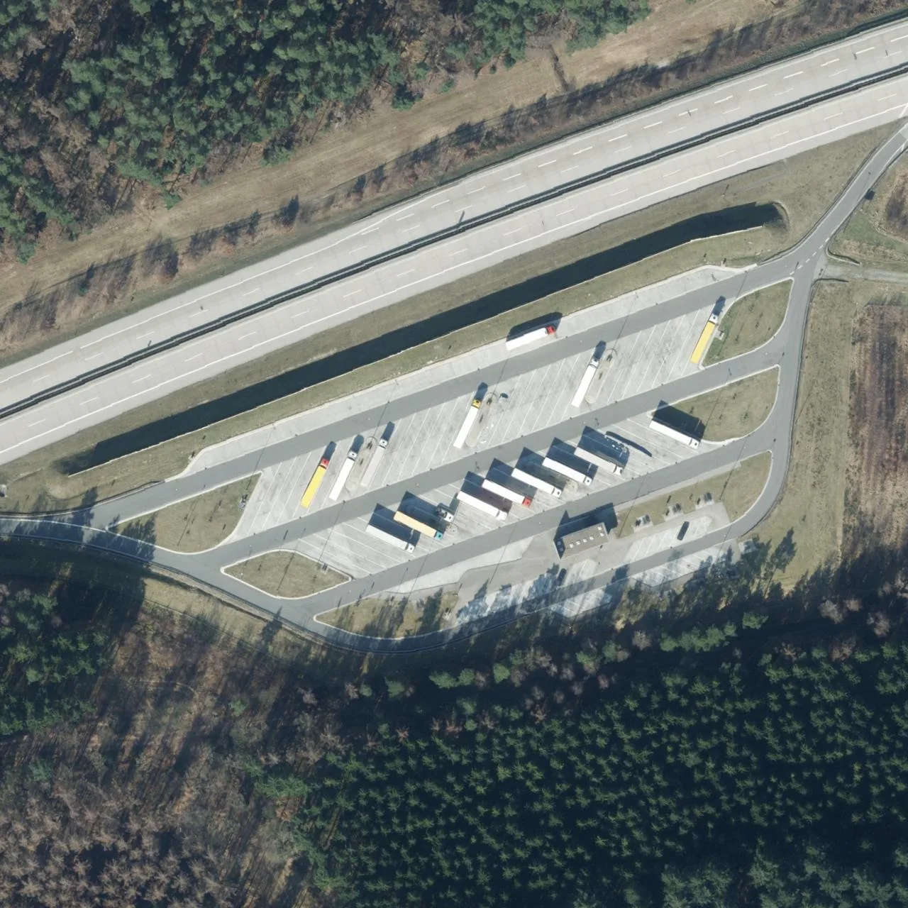 Aerial photo (orthophoto) of truck parking Engelmannsbäke Süd from 2025