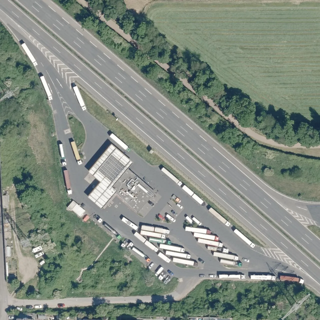 Luftbild (Orthofoto) des LKW-Parkplatzes Schloß Röttgen West aus dem Jahr 2023