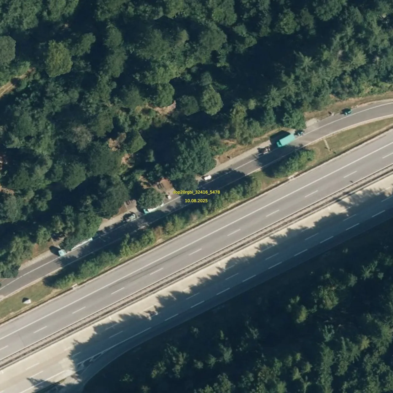 Luftbild (Orthofoto) des LKW-Parkplatzes Langen Berg aus dem Jahr 2025
