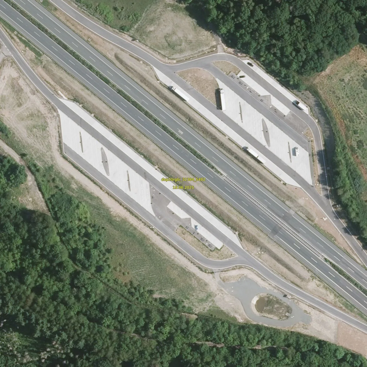 Luftbild (Orthofoto) des LKW-Parkplatzes Potzberg West aus dem Jahr 2025