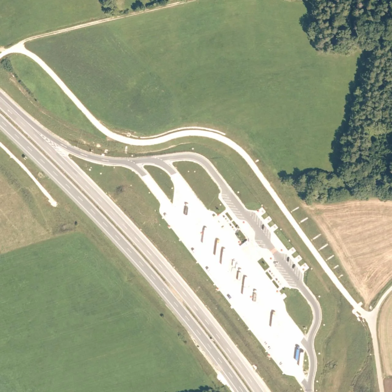 Luftbild (Orthofoto) des LKW-Parkplatzes Haimburger Wald aus dem Jahr 2025