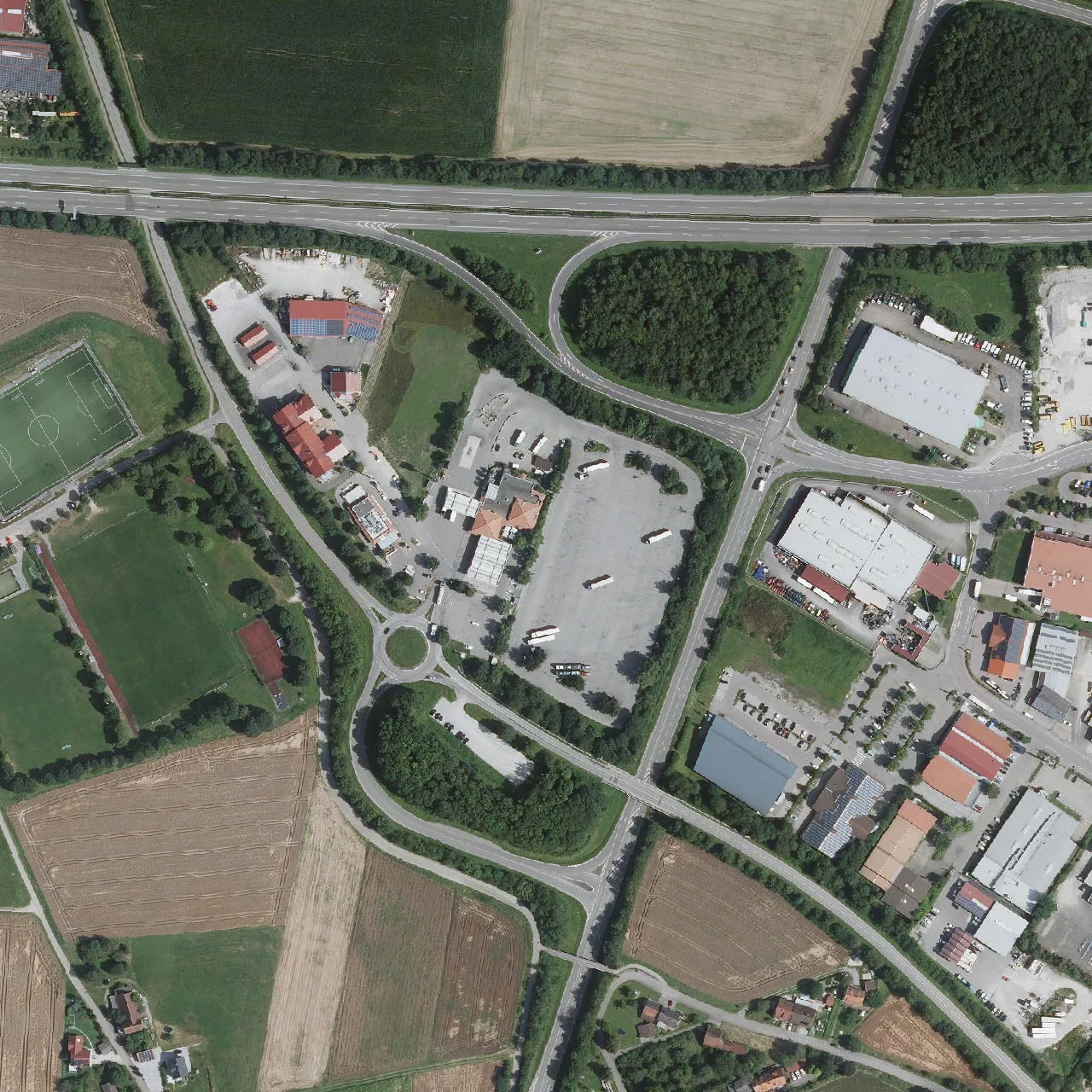 Luftbild (Orthofoto) des LKW-Parkplatzes Euro Rastpark Crailsheim Satteldorf aus dem Jahr 2024