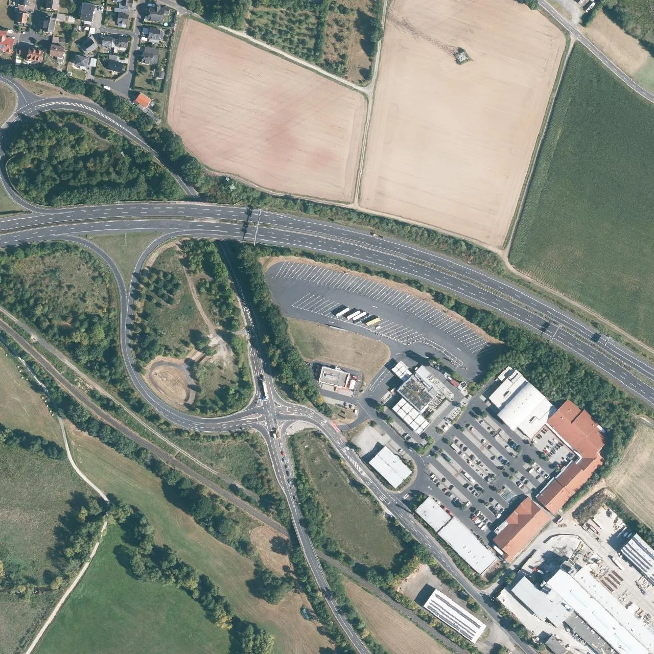 Luftbild (Orthofoto) des LKW-Parkplatzes Autohof Eichenzell aus dem Jahr 2023