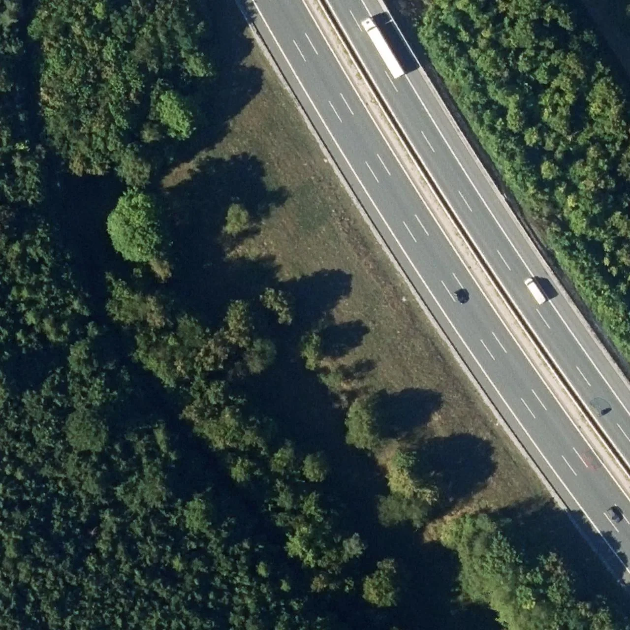 Luftbild (Orthofoto) des LKW-Parkplatzes Klöffelsberg West aus dem Jahr 2023