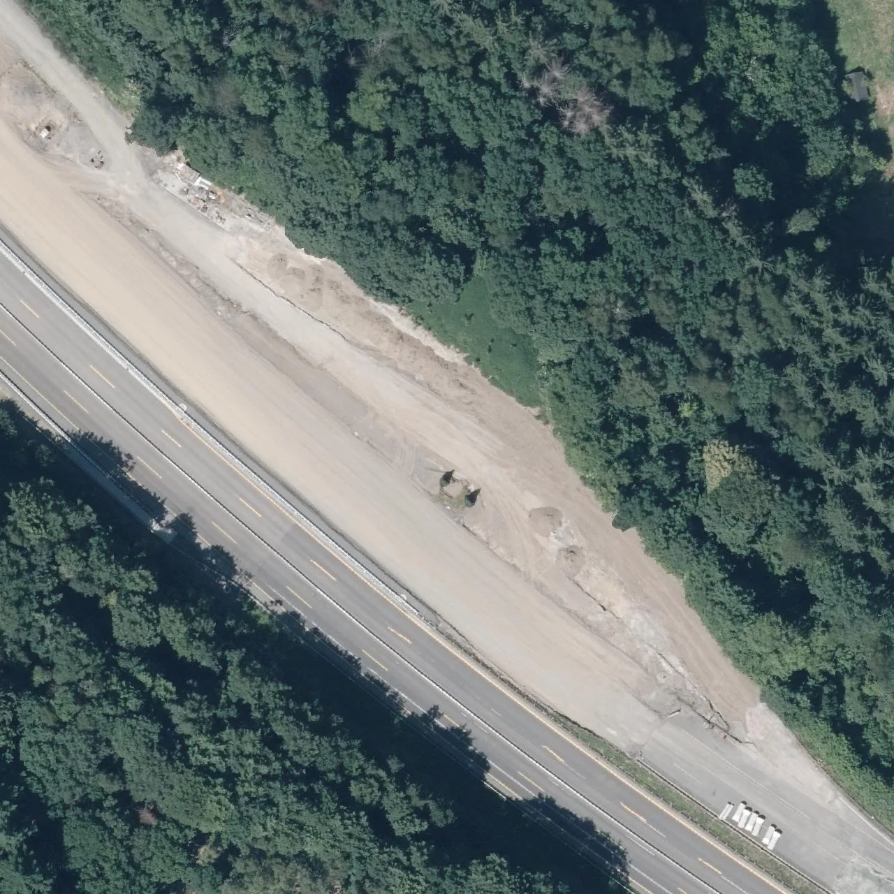 Luftbild (Orthofoto) des LKW-Parkplatzes Wolfsbach aus dem Jahr 2023