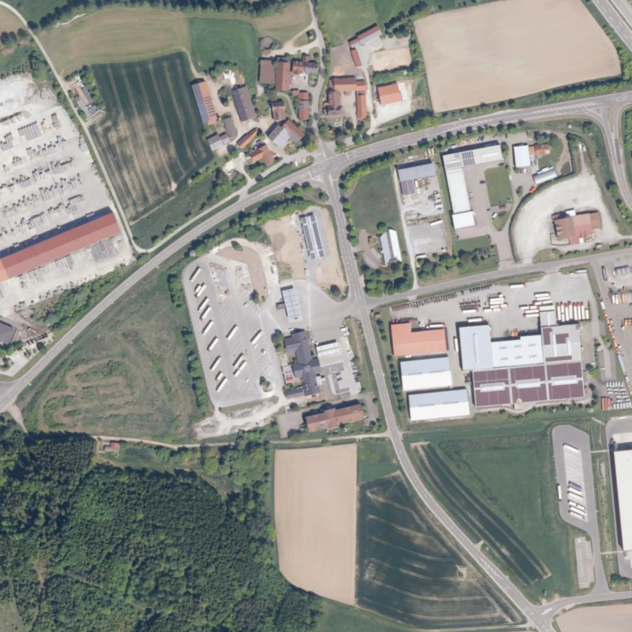Luftbild (Orthofoto) des LKW-Parkplatzes OMV Truckstop Feuchtwangen aus dem Jahr 2023