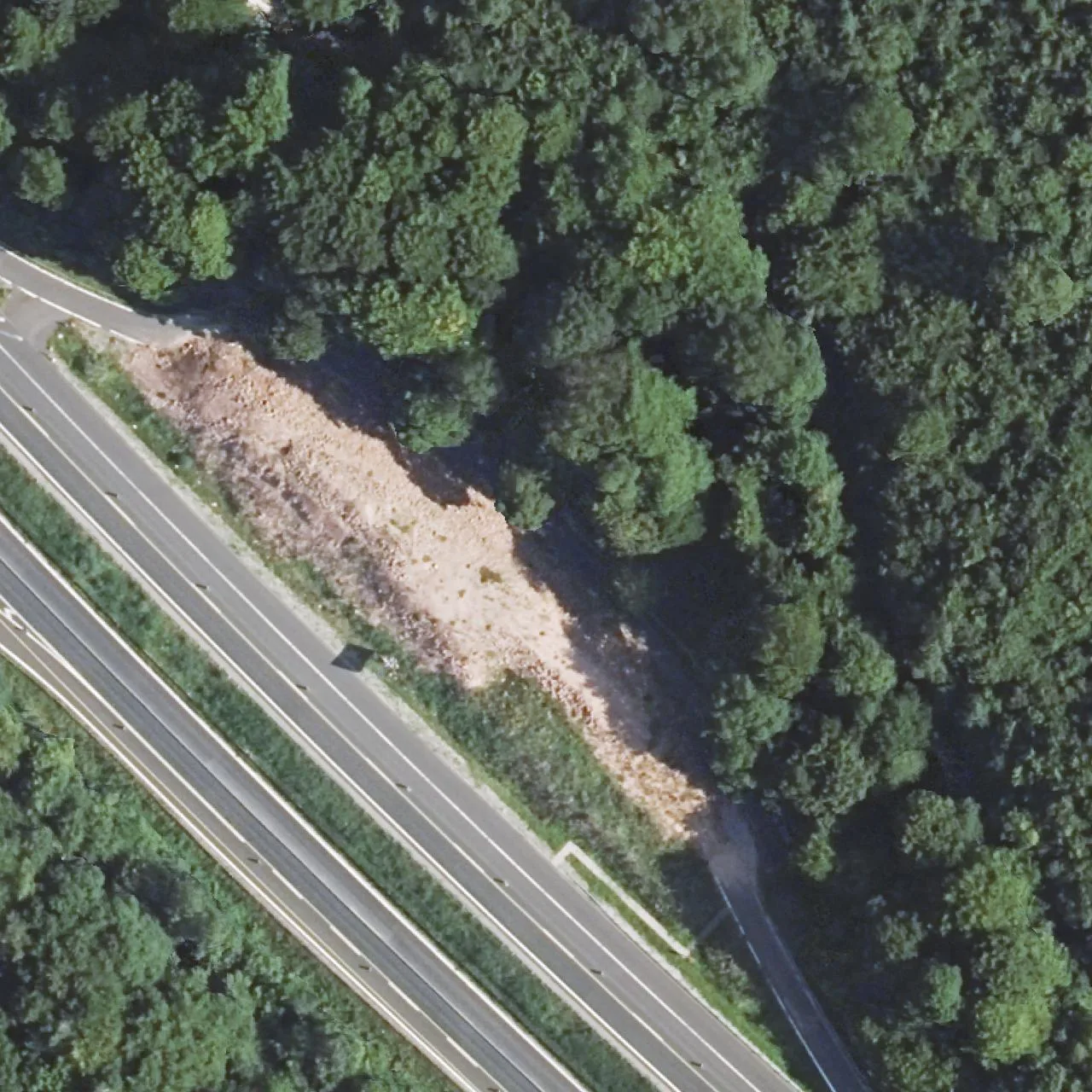 Luftbild (Orthofoto) des LKW-Parkplatzes Rehhecke aus dem Jahr 2023