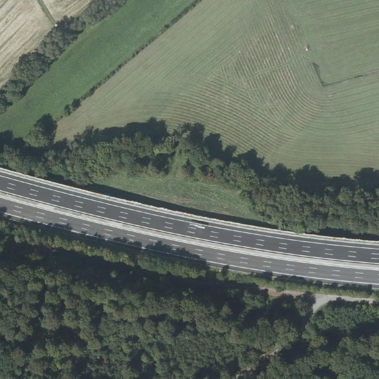 Luftbild (Orthofoto) des LKW-Parkplatzes RA A6 km 597,7 Ri. Saarbrücken aus dem Jahr 2023