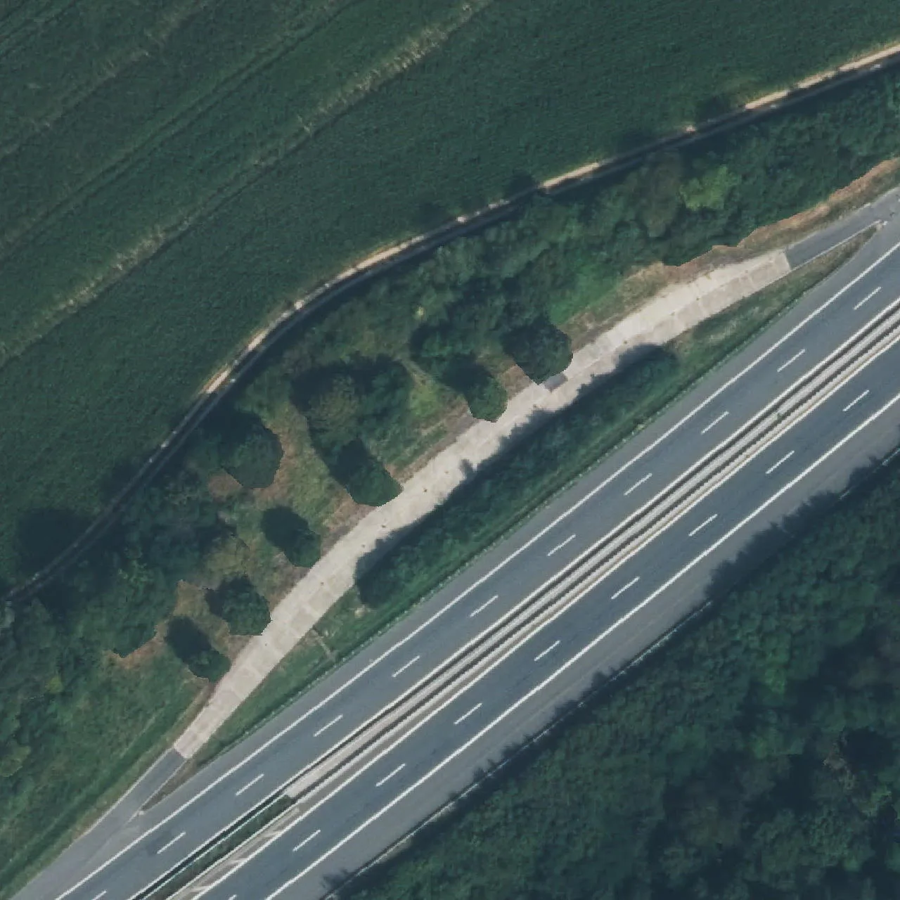 Luftbild (Orthofoto) des LKW-Parkplatzes Fuchsbau West aus dem Jahr 2024