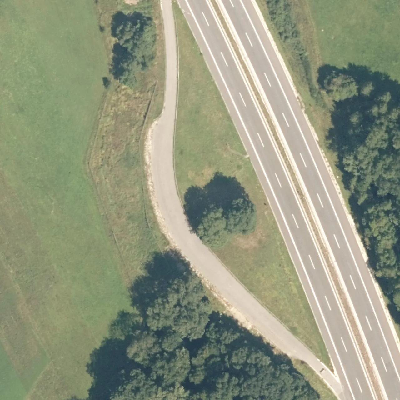 Luftbild (Orthofoto) des LKW-Parkplatzes Eichenäcker aus dem Jahr 2025