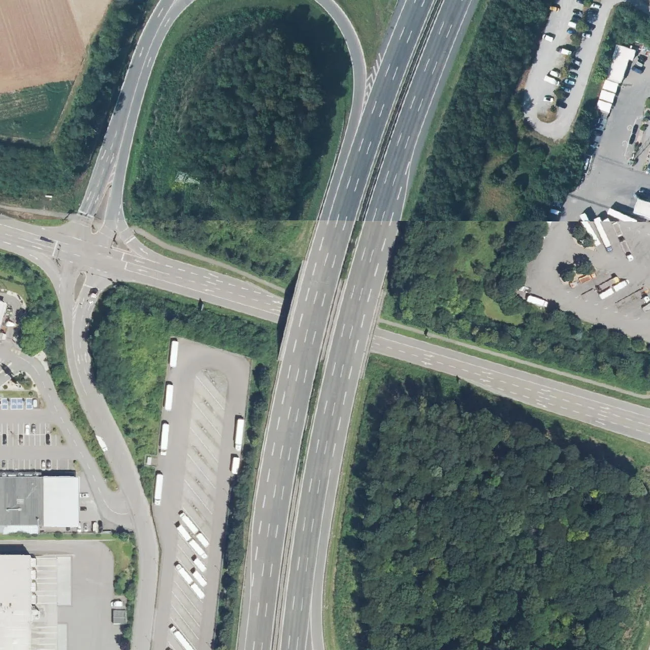 Luftbild (Orthofoto) des LKW-Parkplatzes Aral Autohof Schozachtal aus dem Jahr 2024