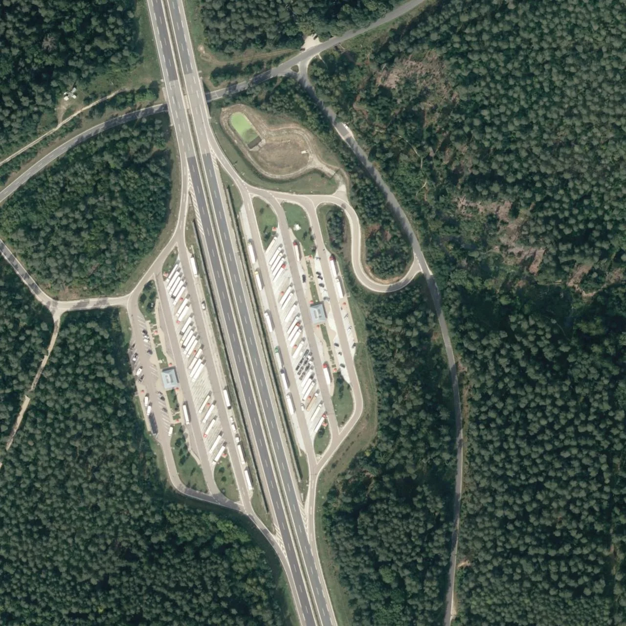 Luftbild (Orthofoto) des LKW-Parkplatzes Ludergraben Ost (bisher Fuchsmühle) aus dem Jahr 2023
